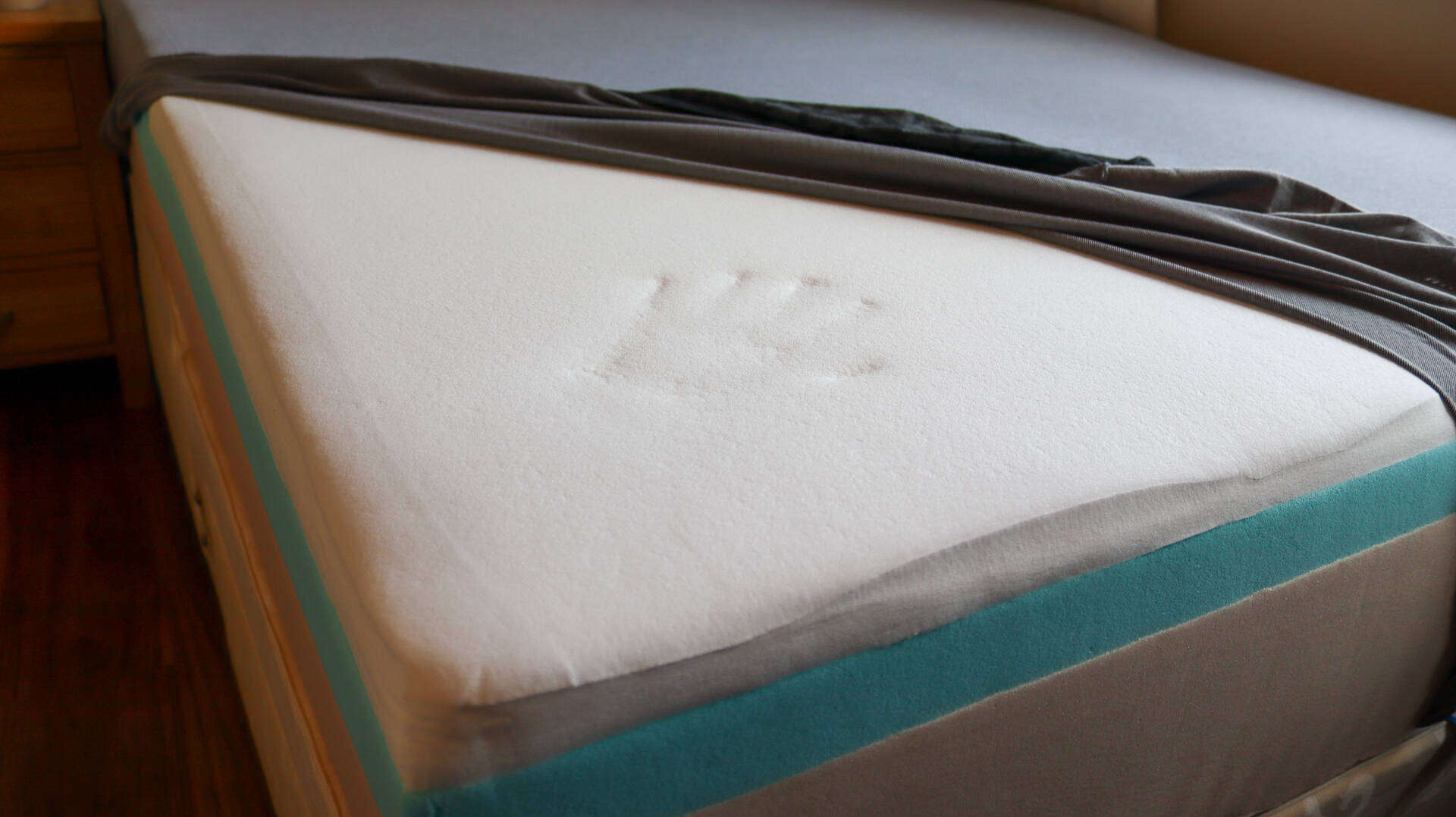 memory foam imprint of zoma mattress
